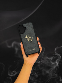 Funda GUESS con Cordon. Elegancia Funcional 4G - iPhone 17