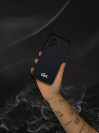 Funda Premium Lacoste – Elegancia en Negro - iPhone 17